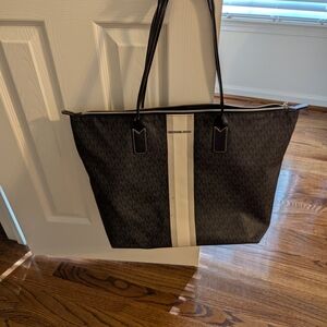Michael Kors Signature Navy Tote with White Center Stripe X Large